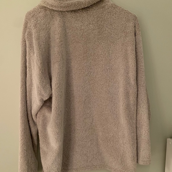 Turtle neck - Picture 2 of 3